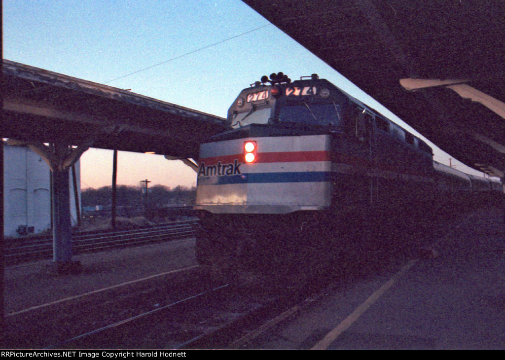 AMTK 274 leads a southbound train